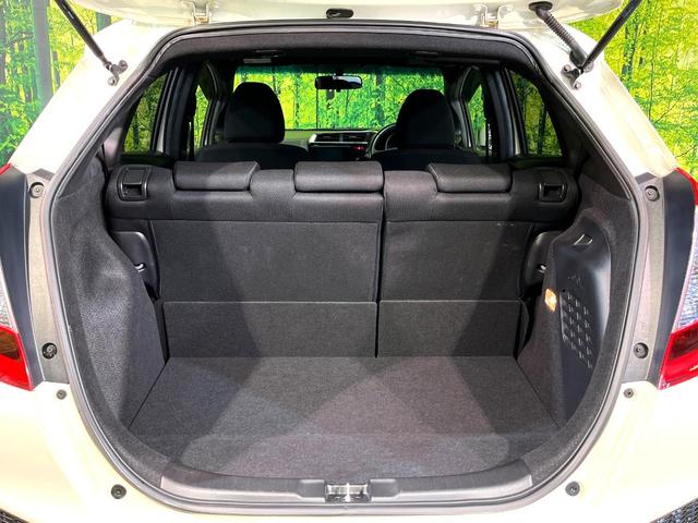 フィットハイブリッド Sパッケージ 純正ナビ バックカメラ 禁煙車 スマートキー LEDヘッド ビルトインETC クルコン オートライト オートエアコン 純正16インチアルミ Bluetooth CD DVD再生 地デジ(10枚目)