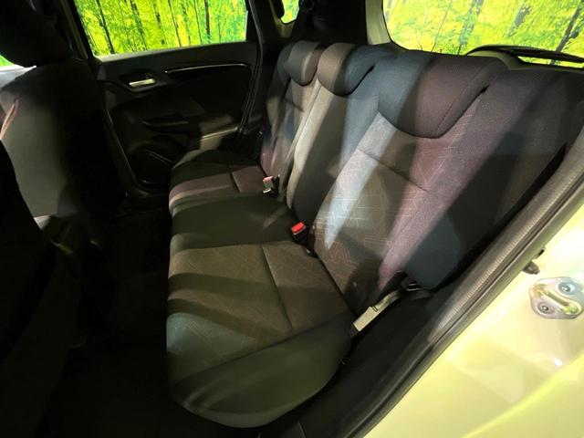 フィットハイブリッド Sパッケージ 純正ナビ バックカメラ 禁煙車 スマートキー LEDヘッド ビルトインETC クルコン オートライト オートエアコン 純正16インチアルミ Bluetooth CD DVD再生 地デジ(23枚目)