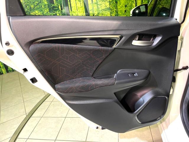 フィットハイブリッド Sパッケージ 純正ナビ バックカメラ 禁煙車 スマートキー LEDヘッド ビルトインETC クルコン オートライト オートエアコン 純正16インチアルミ Bluetooth CD DVD再生 地デジ(27枚目)