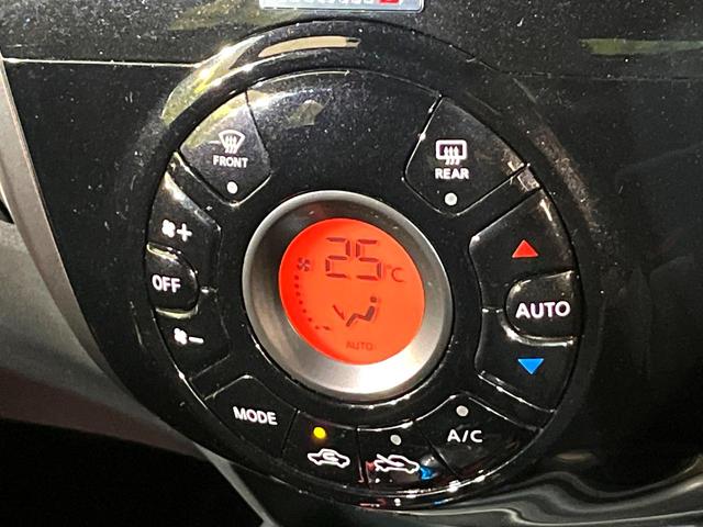 【オートエアコン】一度お好みの温度に設定すれば、車内の温度を検知し風量や温度を自動で調整。暑い…寒い…と何度もスイッチ操作をする必要はありません。快適な車内空間には必須の機能ですね♪