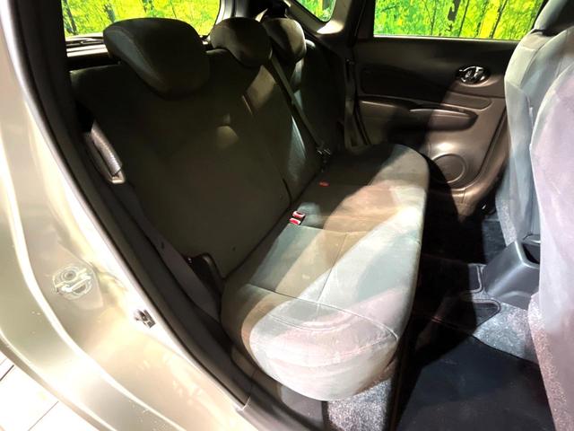 後部座席も気になるようなキズ・汚れやへたり等、大きなダメージはなく、良好な状態です。