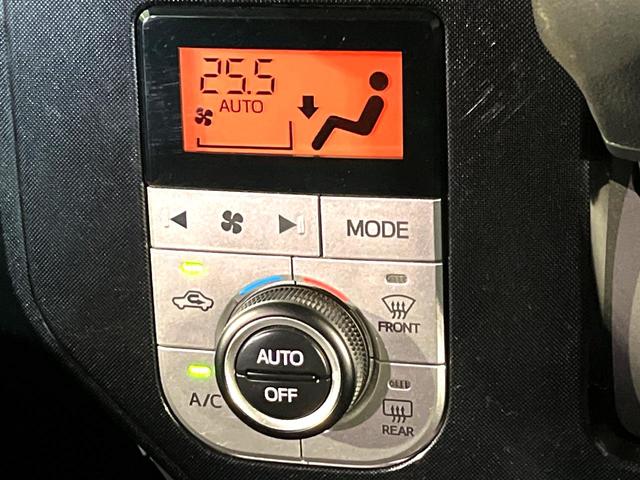 【オートエアコン】一度お好みの温度に設定すれば、車内の温度を検知し風量や温度を自動で調整。暑い…寒い…と何度もスイッチ操作をする必要はありません。快適な車内空間には必須の機能ですね♪