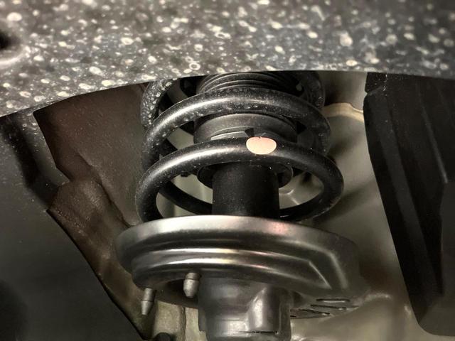 ヴェゼル ｅ：ＨＥＶ　Ｚ　４ＷＤ　ホンダコネクトディスプレイ　全周囲カメラ　デジタルインナーミラー　ＥＴＣ］　ドラレコ　Ｂｌｕｅｔｏｏｔｈ接続　ＬＥＤヘッド　パドルシフト　オートライト　オートエアコン　スマートキー（23枚目）