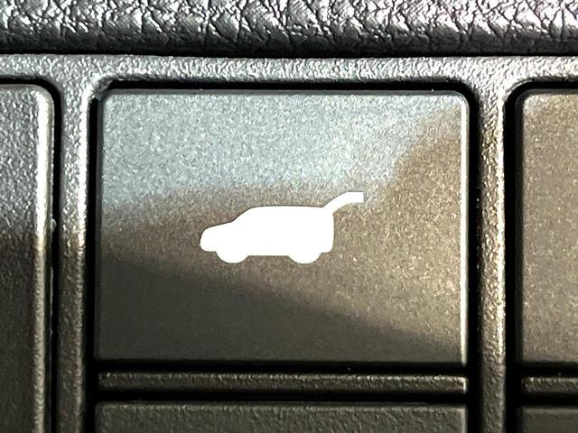 ヴェゼル ｅ：ＨＥＶ　Ｚ　４ＷＤ　９型ホンダコネクトディスプレイ　全周囲カメラ　シートヒーター　電動リアゲート　ＬＥＤヘッド　Ｂｌｕｅｔｏｏｔｈ接続　オートエアコン　ドラレコ　ＥＴＣ２．０　フルセグ　置き型充電　スマートキー（7枚目）