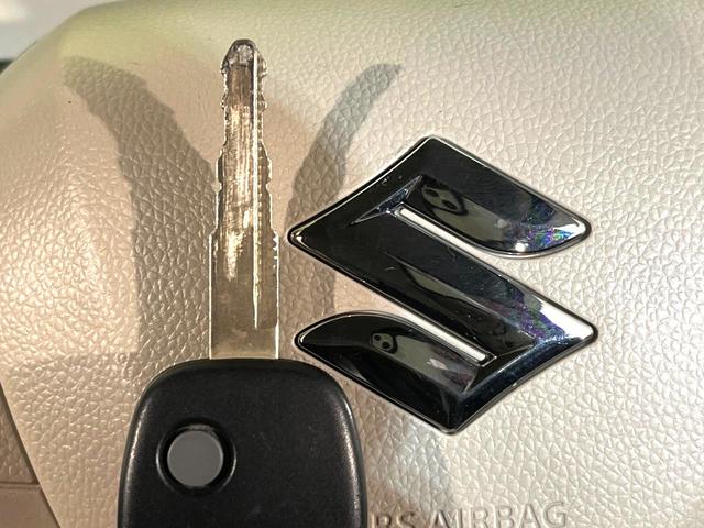 【キーレス】少し離れた場所からでもボタン一つでドアの開錠・施錠ができるのでとっても便利！ドアの鍵穴周りに傷をつけることもありません♪