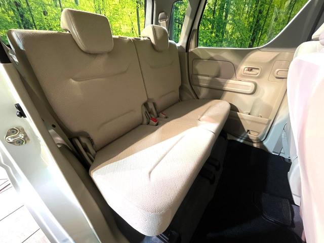 後部座席も気になるようなキズ・汚れやへたり等、大きなダメージはなく、良好な状態です。