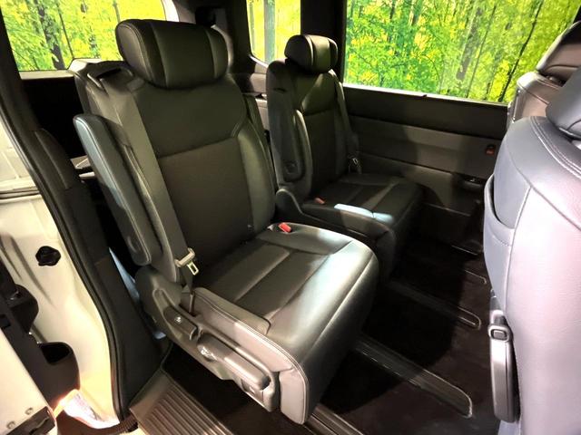 ステップワゴン ｅ：ＨＥＶスパーダ　純正１１．４型ナビ　両側電動スライド　後席モニター　電動リアゲート　ＬＥＤヘッド　Ｂｌｕｅｔｏｏｔｈ接続　バックカメラ　ＥＴＣ　Ｂｌｕｅｔｏｏｔｈ接続　フルセグ　ダブルオートエアコン　スマートキー（9枚目）