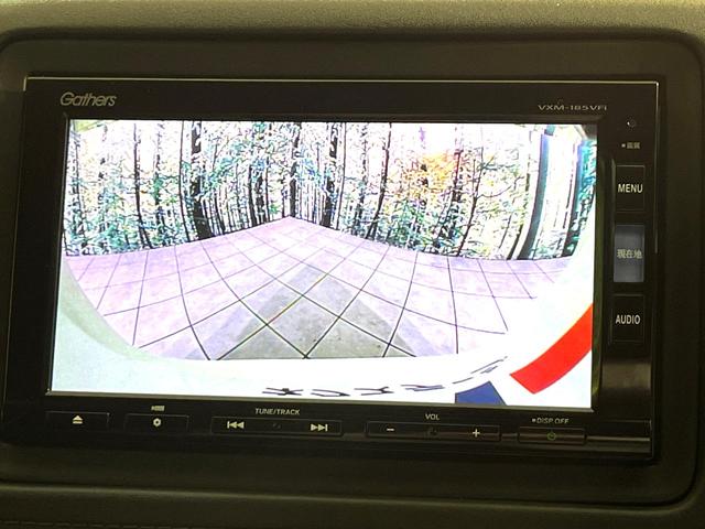 ヴェゼル ハイブリッドＺ・ホンダセンシング　４ＷＤ　衝突軽減　純正ナビ　シートヒーター　ＬＥＤヘッド　バックカメラ　ＥＴＣ　Ｂｌｕｅｔｏｏｔｈ接続　ＣＤ／ＤＶＤ再生　オートライト　オートエアコン　スマートキー　盗難防止装置　電動格納ミラー（5枚目）
