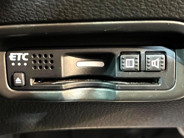ヴェゼル ハイブリッドＺ・ホンダセンシング　４ＷＤ　衝突軽減　純正ナビ　シートヒーター　ＬＥＤヘッド　バックカメラ　ＥＴＣ　Ｂｌｕｅｔｏｏｔｈ接続　ＣＤ／ＤＶＤ再生　オートライト　オートエアコン　スマートキー　盗難防止装置　電動格納ミラー（6枚目）