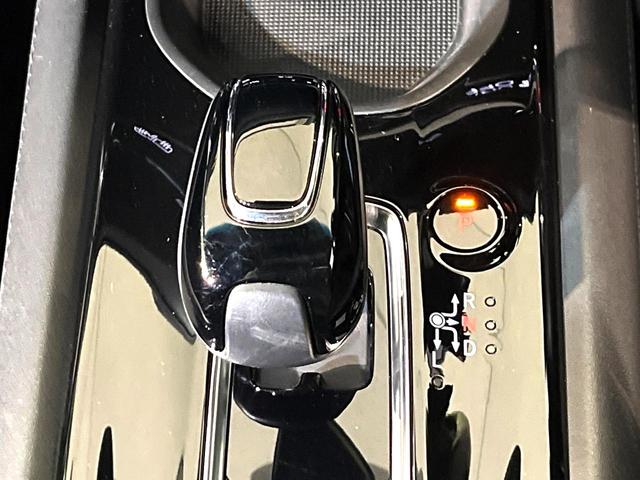 ヴェゼル ハイブリッドＺ・ホンダセンシング　４ＷＤ　衝突軽減　純正ナビ　シートヒーター　ＬＥＤヘッド　バックカメラ　ＥＴＣ　Ｂｌｕｅｔｏｏｔｈ接続　ＣＤ／ＤＶＤ再生　オートライト　オートエアコン　スマートキー　盗難防止装置　電動格納ミラー（23枚目）