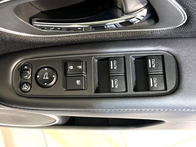 ヴェゼル ハイブリッドＺ・ホンダセンシング　４ＷＤ　衝突軽減　純正ナビ　シートヒーター　ＬＥＤヘッド　バックカメラ　ＥＴＣ　Ｂｌｕｅｔｏｏｔｈ接続　ＣＤ／ＤＶＤ再生　オートライト　オートエアコン　スマートキー　盗難防止装置　電動格納ミラー（35枚目）