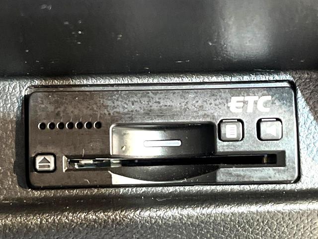 【ＥＴＣ】高速道路の料金所をストレスなく通過！話題のスポットやサービスエリアに多い「スマートＩＣ」利用時は必須のアイテムです。当店でセットアップを実施、ご納車当日からすぐにご利用いただけます！