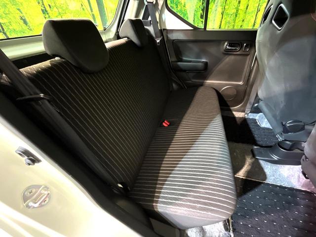 後部座席も気になるようなキズ・汚れやへたり等、大きなダメージはなく、良好な状態です。