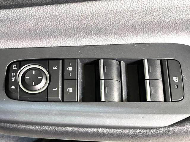 プリウス Z 純正ナビ機能付きディスプレイオーディオ 全周囲カメラ 禁煙車 トヨタセーフティセンス ETC2.0 Bluetooth再生 100V電源 LEDヘッドライトLEDフォグ スマートキー(34枚目)