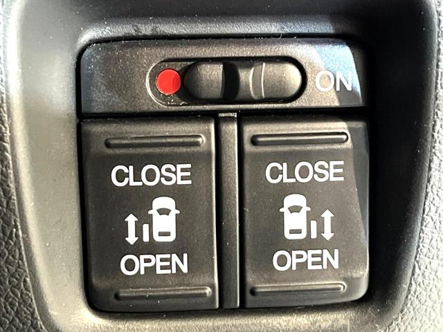 N-BOXカスタム G・ターボLパッケージ ナビ 両側電動スライド HIDヘッド クルーズコントロール バックカメラ ETC Bluetooth接続 CD オートエアコン オートライト スマートキー 盗難防止装置 横滑り防止装置 電動格納ミラー(5枚目)