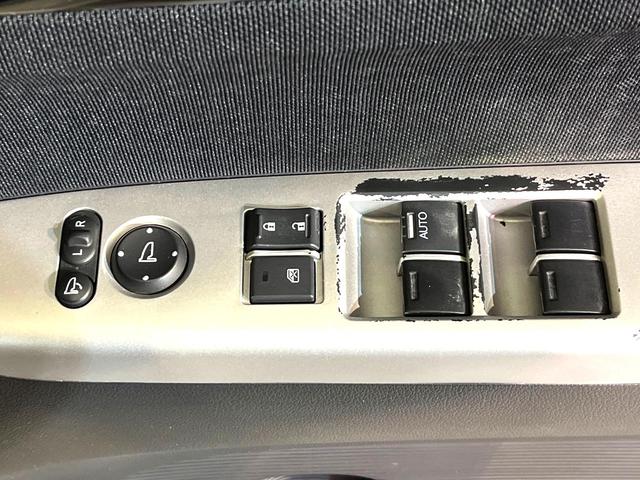 N-BOXカスタム G・ターボLパッケージ ナビ 両側電動スライド HIDヘッド クルーズコントロール バックカメラ ETC Bluetooth接続 CD オートエアコン オートライト スマートキー 盗難防止装置 横滑り防止装置 電動格納ミラー(29枚目)