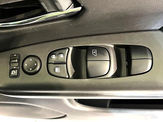 セレナ e-パワー ハイウェイスターV プロパイロット 衝突軽減 純正10型ナビ 後席モニター 両側電動スライド ETC Bluetooth接続 フルセグ CD/DVD再生 ダブルオートエアコン スマートキー 盗難防止装置 オートライト(32枚目)