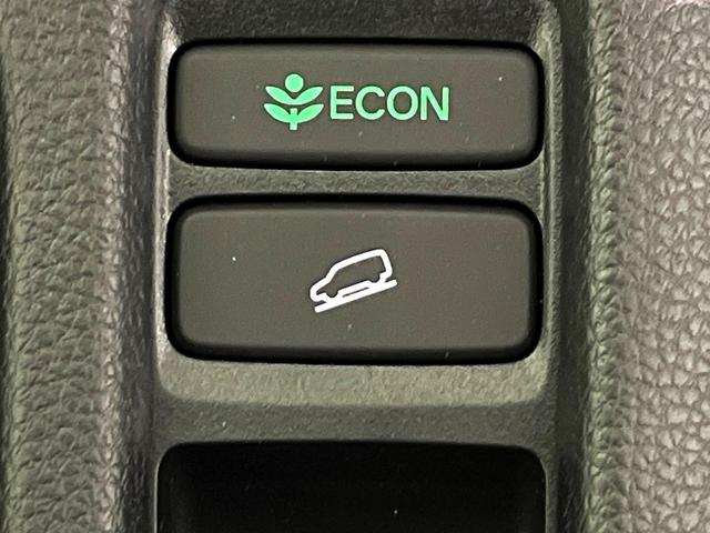 ヴェゼル G 4WD 登録済未使用車 衝突軽減 アダプティブクルーズ シートヒーター LEDヘッド オートブレーキホールド オートエアコン スマートキー 盗難防止装置 パドルシフト 電動格納ミラー 横滑り防止装置(35枚目)