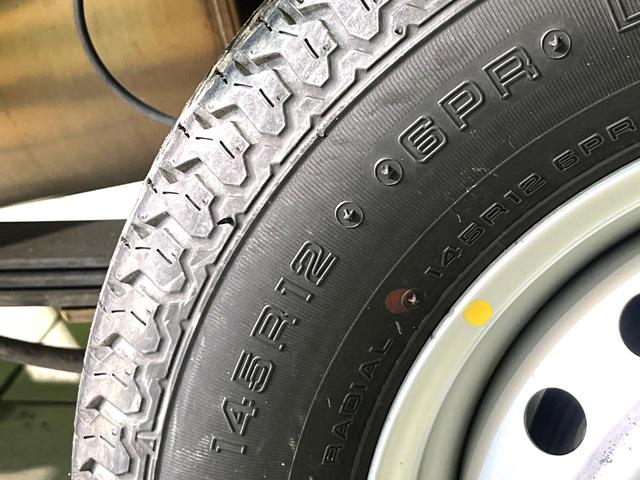 キャリイトラック ６０周年記念車　４ＷＤ　衝突軽減　ＨＩＤヘッドライト　オートハイビーム　オートライト　リモコンキー　車線逸脱警報　ふらつき警報　誤発進抑制　三方開荷台　ＡＭ／ＦＭラジオ（44枚目）