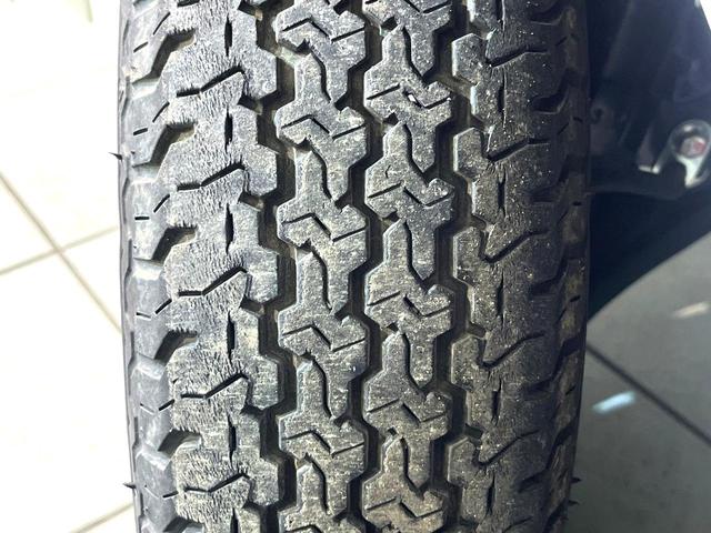 キャリイトラック ６０周年記念車　４ＷＤ　衝突軽減　ＨＩＤヘッドライト　オートハイビーム　オートライト　リモコンキー　車線逸脱警報　ふらつき警報　誤発進抑制　三方開荷台　ＡＭ／ＦＭラジオ（47枚目）