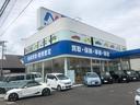 ズラッと並んだ展示車と大きな「N」の看板が目印です!