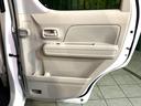 ハイブリッドＦＸ　オートエアコン　オーディオ　ＣＤ再生　ＦＭ／ＡＭラジオ　アイドリングストップ　リモコンキー　盗難防止装置　横滑り防止装置　プライバシーガラス　電動格納ミラー　ヘッドライトレベライサー（39枚目）