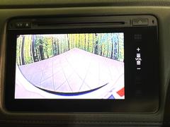 【バックカメラ】駐車時に後方がリアルタイム映像で確認できます。大型商業施設や立体駐車場での駐車時や、夜間のバック時に大活躍！運転スキルに関わらず、今や必須となった装備のひとつです！ 5