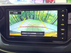 【バックカメラ】駐車時に後方がリアルタイム映像で確認できます。大型商業施設や立体駐車場での駐車時や、夜間のバック時に大活躍！運転スキルに関わらず、今や必須となった装備のひとつです！ 5