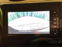 【バックカメラ】駐車時に後方がリアルタイム映像で確認できます。大型商業施設や立体駐車場での駐車時や、夜間のバック時に大活躍！運転スキルに関わらず、今や必須となった装備のひとつです！ 4