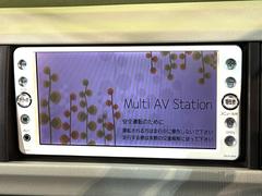 【純正ナビ】人気の純正ナビを装備しております。ナビの使いやすさはもちろん、オーディオ機能も充実！キャンプや旅行はもちろん、通勤や買い物など普段のドライブも楽しくなるはず♪ 3