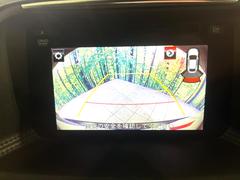 【バックカメラ】駐車時に後方がリアルタイム映像で確認できます。大型商業施設や立体駐車場での駐車時や、夜間のバック時に大活躍！運転スキルに関わらず、今や必須となった装備のひとつです！ 5