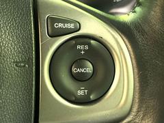 【クルーズコントロール】高速道路もラクラク走行。アクセルを離しても一定速度で走行ができ、長距離運転時の負担を軽減！加速・減速も簡単なスイッチ操作で調整できます。 6