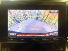 【バックカメラ】駐車時に後方がリアルタイム映像で確認できます。大型商業施設や立体駐車場での駐車時や、夜間のバック時に大活躍！運転スキルに関わらず、今や必須となった装備のひとつです！ 4