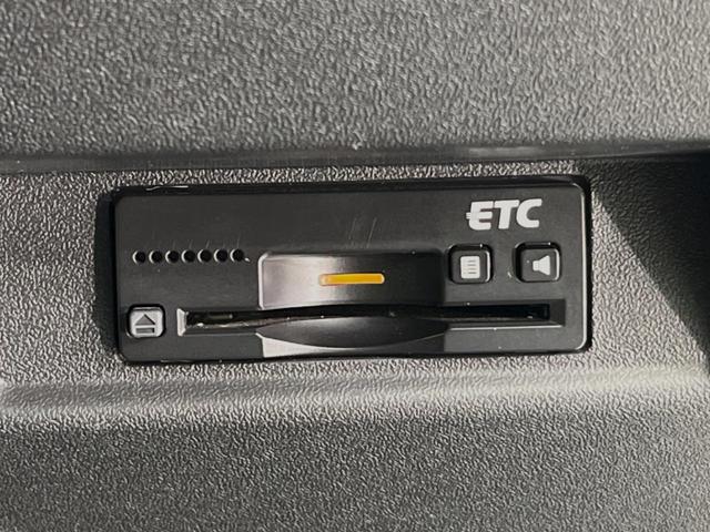 ＸＣ　純正ＳＤナビ　衝突軽減装置　禁煙車　バックカメラ　ＥＴＣ　Ｂｌｕｅｔｏｏｔｈ再生　ドライブレコーダー　シートヒーター　フルセグＴＶ　ＬＥＤヘッド　車線逸脱警報　オートハイビーム　フォグランプ(5枚目)