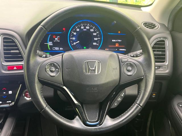 ヴェゼル ハイブリッドＸ　４ＷＤ　禁煙車　純正ナビ　ＣＤ／ＤＶＤ／Ｂｌｕｅｔｏｏｔｈ　バックカメラ　ＥＴＣ　衝突被害軽減システム　コーナーセンサー　ＬＥＤヘッド　クルコン　オートライト　オートエアコン　純正１６インチアルミ（8枚目）