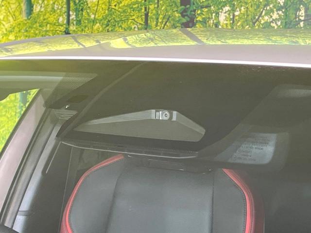 プリウス Ｚ　４ＷＤ　純正１２．３型ディスプレイ　全周囲カメラ　Ｂｌｕｅｔｏｏｔｈ接続　衝突軽減システム　レーダークルーズ　コーナーセンサー　合皮シート　シートエアコン　パワーシート　ＬＥＤヘッド　電動リアゲート（5枚目）