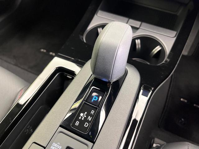 プリウス Ｚ　４ＷＤ　純正１２．３型ディスプレイ　全周囲カメラ　Ｂｌｕｅｔｏｏｔｈ接続　衝突軽減システム　レーダークルーズ　コーナーセンサー　合皮シート　シートエアコン　パワーシート　ＬＥＤヘッド　電動リアゲート（27枚目）