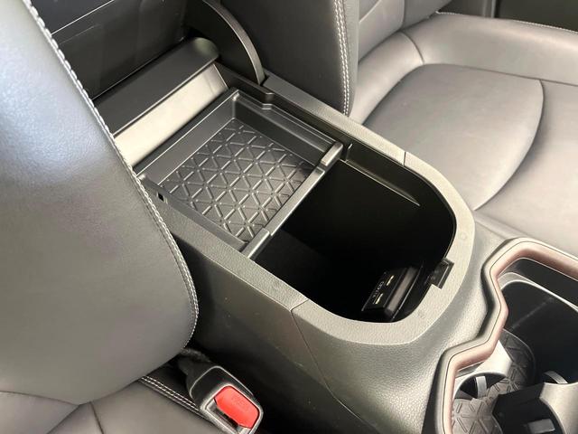 ＲＡＶ４ Ｇ　４ＷＤ　禁煙車　純正９型ＤＡ　Ｂｌｕｅｔｏｏｔｈ接続　フルセグ　全周囲カメラ　電動リアゲート　衝突軽減装置　コーナーセンサー　レーダークルーズ　合皮シート　パワーシート　純正１８インチアルミ　ＥＴＣ（51枚目）