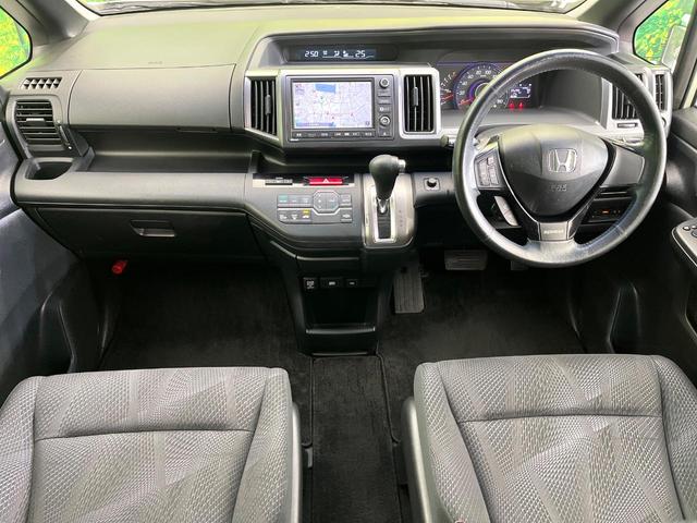 ステップワゴンスパーダ クールスピリット　禁煙車　フリップダウンモニター　純正ＨＤＤナビ　Ｂｌｕｅｔｏｏｔｈ／ＣＤ／ＤＶＤ再生　フルセグ　全周囲カメラ　両側電動スライドドア　ＨＩＤヘッド　ＥＴＣ　オートライト　オートエアコン（2枚目）
