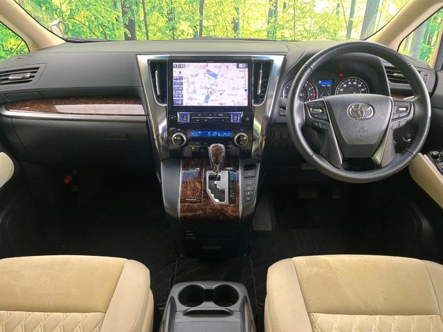 アルファード ２．５Ｘ　４ＷＤ　禁煙車　前期　フリップダウンモニター　ＢＩＧ－Ｘ１１型ナビ　Ｂｌｕｅｔｏｏｔｈ／ＣＤ／ＤＶＤ再生　フルセグ　バックカメラ　両側電動スライドドア　衝突軽減装置　レーダークルーズ　コーナーセンサー（2枚目）