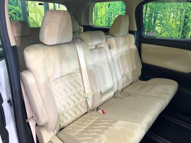 アルファード ２．５Ｘ　４ＷＤ　禁煙車　前期　フリップダウンモニター　ＢＩＧ－Ｘ１１型ナビ　Ｂｌｕｅｔｏｏｔｈ／ＣＤ／ＤＶＤ再生　フルセグ　バックカメラ　両側電動スライドドア　衝突軽減装置　レーダークルーズ　コーナーセンサー（10枚目）