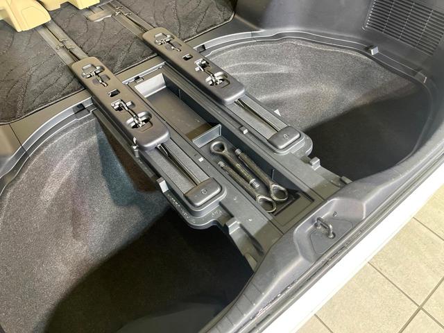 アルファード ２．５Ｘ　４ＷＤ　禁煙車　前期　フリップダウンモニター　ＢＩＧ－Ｘ１１型ナビ　Ｂｌｕｅｔｏｏｔｈ／ＣＤ／ＤＶＤ再生　フルセグ　バックカメラ　両側電動スライドドア　衝突軽減装置　レーダークルーズ　コーナーセンサー（55枚目）