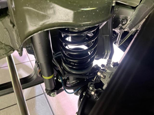 ジムニー ＸＣ　４ＷＤ　届出済未使用車　衝突軽減装置　クルコン　ＬＥＤヘッド　フォグランプ　オートライト　オートエアコン　純正１６インチアルミホイール　スマートキー　アイドリングストップ　盗難防止装置（20枚目）
