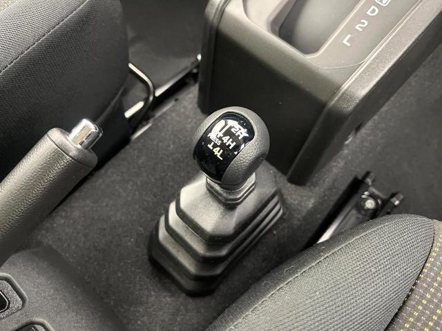 ジムニー ＸＣ　４ＷＤ　届出済未使用車　衝突軽減装置　クルコン　ＬＥＤヘッド　フォグランプ　オートライト　オートエアコン　純正１６インチアルミホイール　スマートキー　アイドリングストップ　盗難防止装置（23枚目）