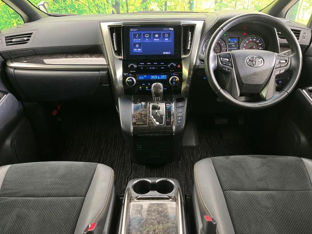 アルファード ２．５Ｓ　タイプゴールドＩＩ　４ＷＤ　禁煙車　後期　フリップダウンモニター　純正９型ＤＡ　Ｂｌｕｅｔｏｏｔｈ／ＤＶＤ／ＣＤ再生　バックカメラ　両側電動スライドドア　電動リアゲート　衝突軽減装置　レーダークルーズ　コーナーセンサー（2枚目）
