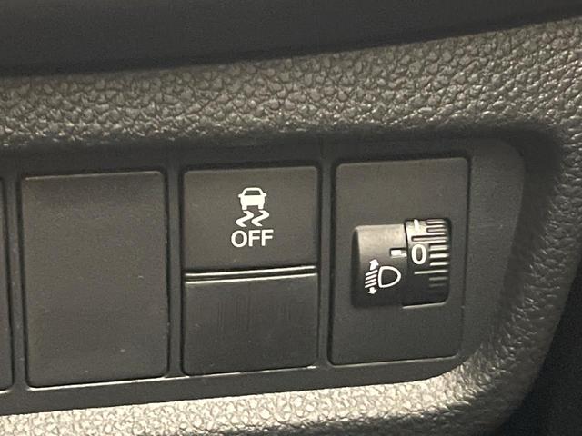 ＷＲ－Ｖ Ｚ　登録済未使用車　現行型　ホンダセンシング　アダプティブクルーズコントロール　レーンアシスト　ＬＥＤヘッド／フォグ　オートハイビーム　純正１７インチアルミホイール　ハーフレザーシート　オートエアコン（7枚目）