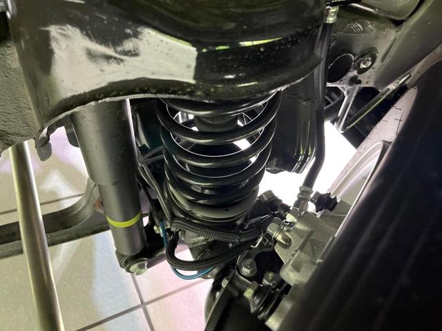 ジムニー XC 届出済未使用車 4WD ターボ 衝突軽減装置 クルコン オートエアコン オートライト LEDヘッド フォグランプ 純正15インチアルミホイール スマートキー アイドリングストップ 盗難防止装置(20枚目)