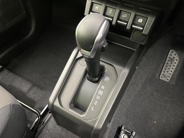 ジムニー XC 届出済未使用車 4WD ターボ 衝突軽減装置 クルコン オートエアコン オートライト LEDヘッド フォグランプ 純正15インチアルミホイール スマートキー アイドリングストップ 盗難防止装置(22枚目)