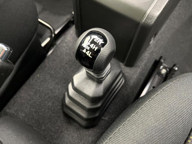 ジムニー XC 届出済未使用車 4WD ターボ 衝突軽減装置 クルコン オートエアコン オートライト LEDヘッド フォグランプ 純正15インチアルミホイール スマートキー アイドリングストップ 盗難防止装置(23枚目)