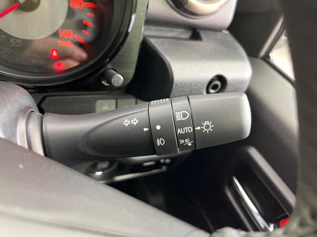 ジムニー XC 届出済未使用車 4WD ターボ 衝突軽減装置 クルコン オートエアコン オートライト LEDヘッド フォグランプ 純正15インチアルミホイール スマートキー アイドリングストップ 盗難防止装置(25枚目)